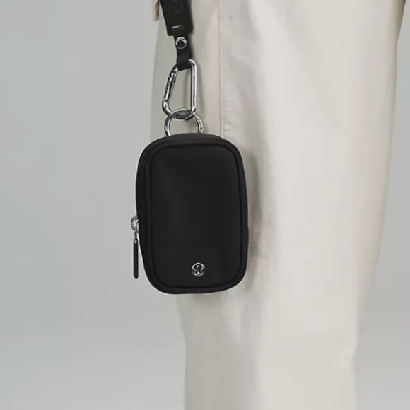 LULULEMON Clippable Nano Pouch.NWT. - Picture 4 of 6